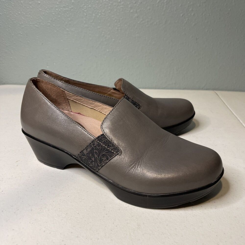 Dansko Womens Jessica Shoes Size 40 US 9.5 Grey Leather Clogs w/ Floral Accent